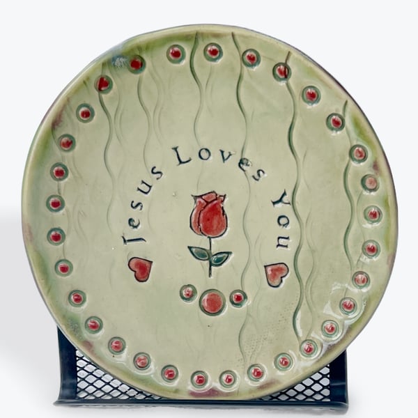 Faith-Inspired Stoneware Plate – Handcrafted Ceramic with “Jesus Loves You” 