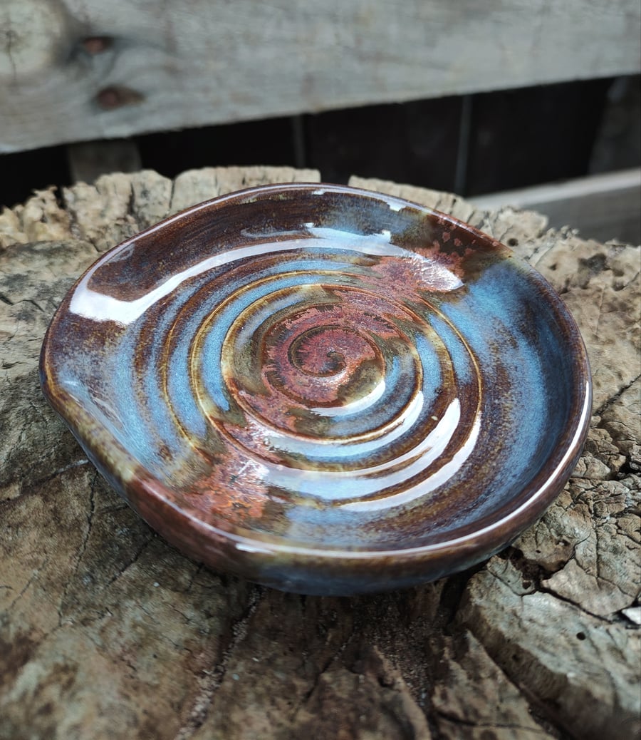 Small spoon rest or tea bag holder