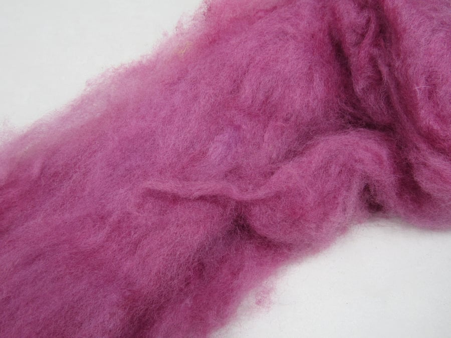 10g Naturally Dyed Dark Pink Llanwenog Felting Wool