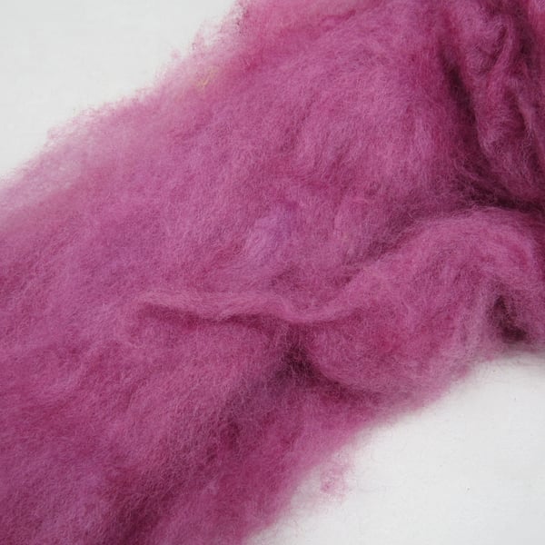 10g Naturally Dyed Dark Pink Llanwenog Felting Wool