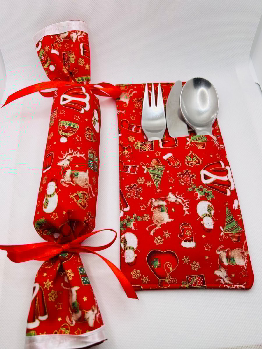 Place Setting for Christmas Dinner Table - Cutlery Holder and Reusable Crackers 