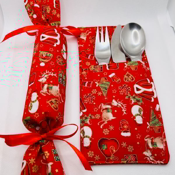Place Setting for Christmas Dinner Table - Cutlery Holder and Reusable Crackers 