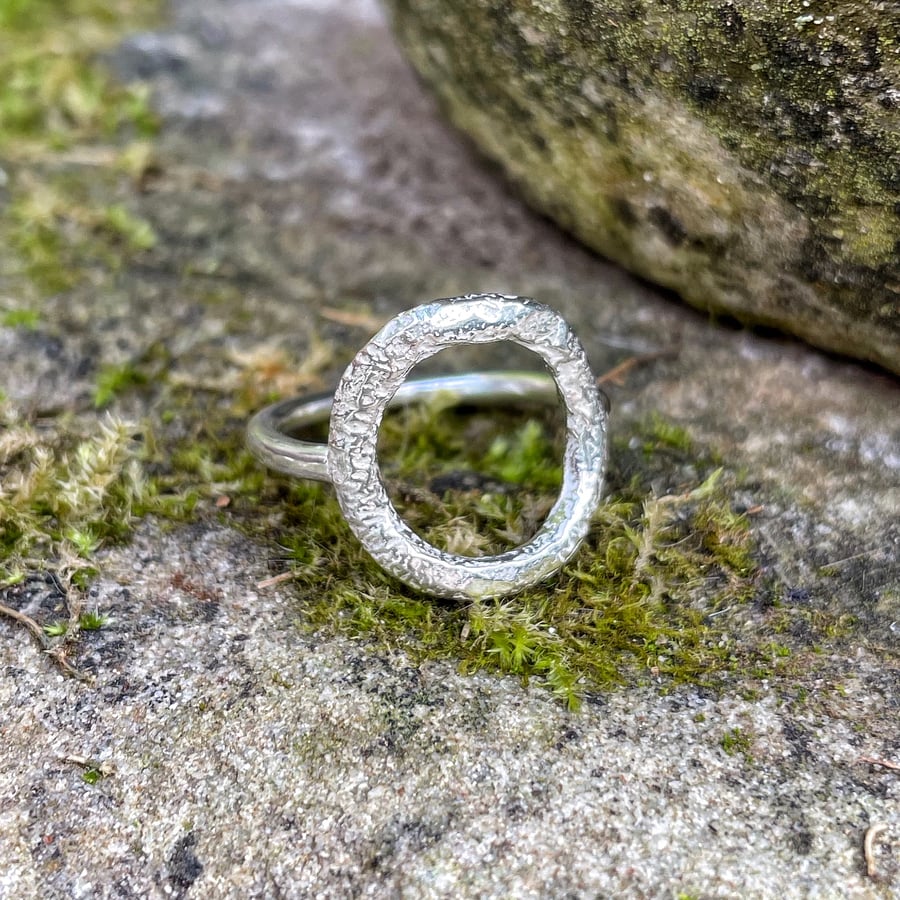 Sterling silver open circle ring uk size N