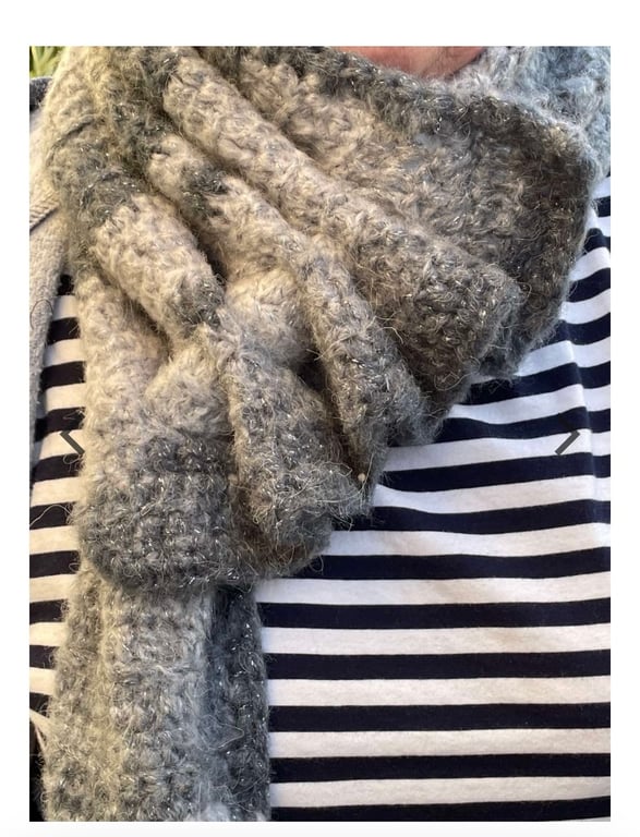 Keyhole Scarf Silver Grey