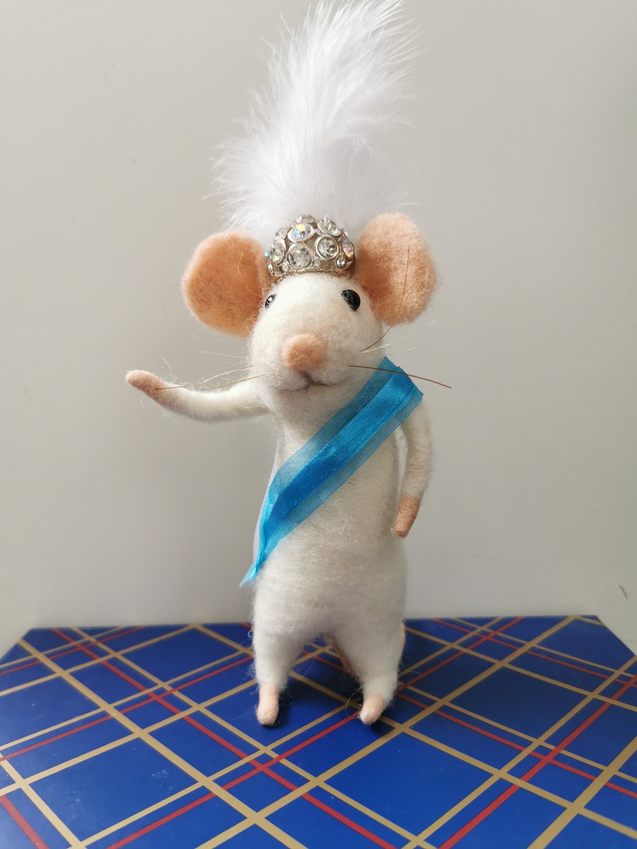 Needle felted queen mouse decoration 