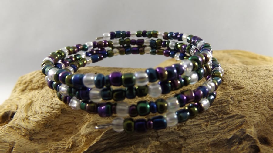 memory wire bangle with metallic seed beads