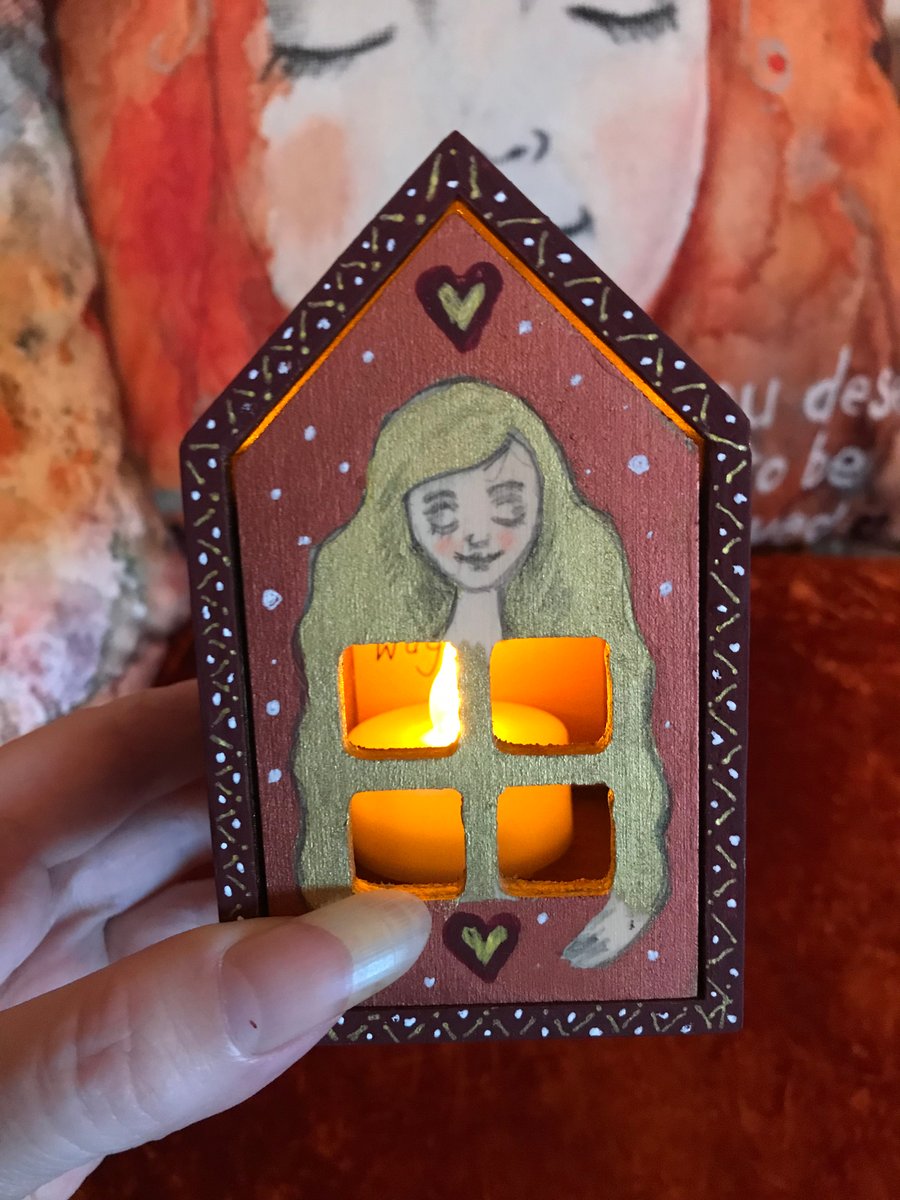 Painted wooden house box with battery tealight "Love will light your way home"