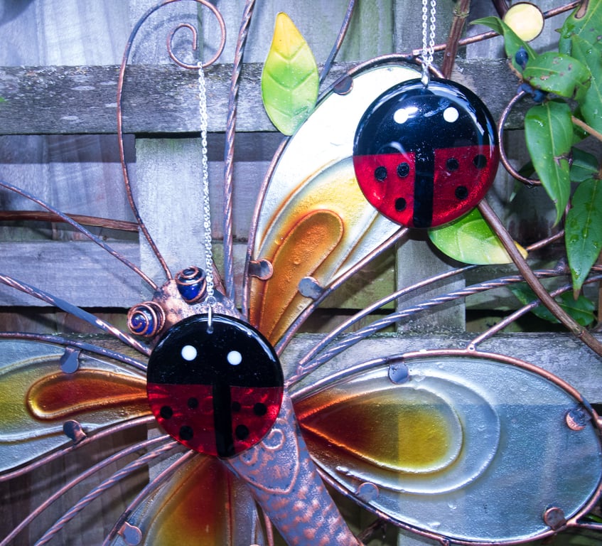 Red Ladybird Garden Hanger in Fused Glass - 9054