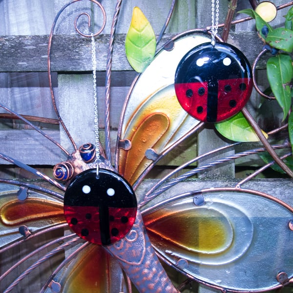 Red Ladybird Garden Hanger in Fused Glass - 9054