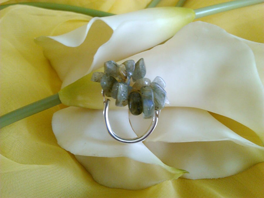 labradorite and sterling silver elasticated ring