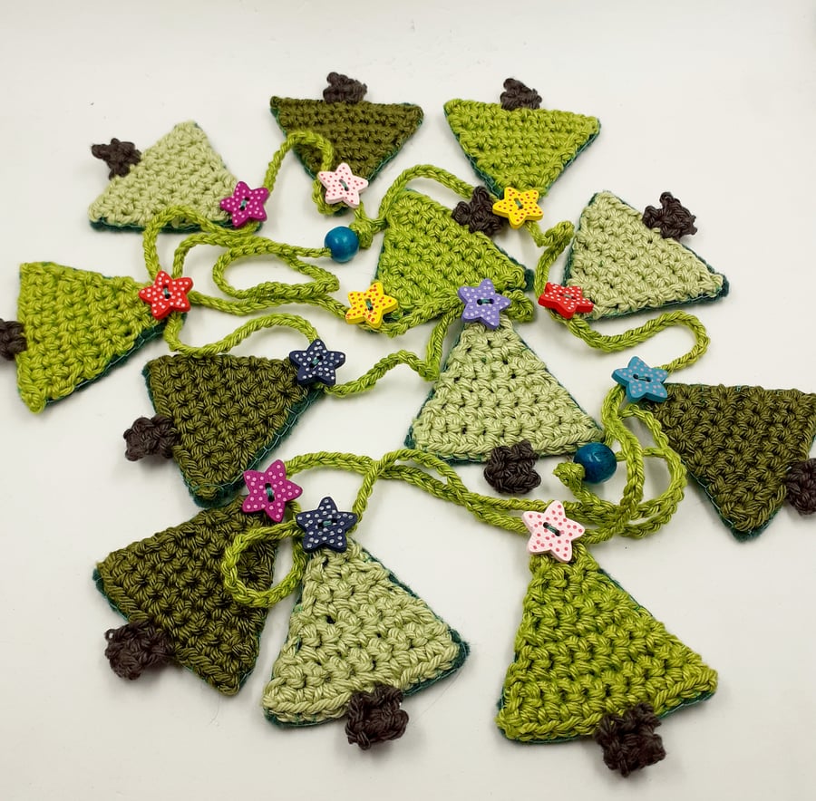 Crochet Christmas Tree Garland with Wooden Button Stars 