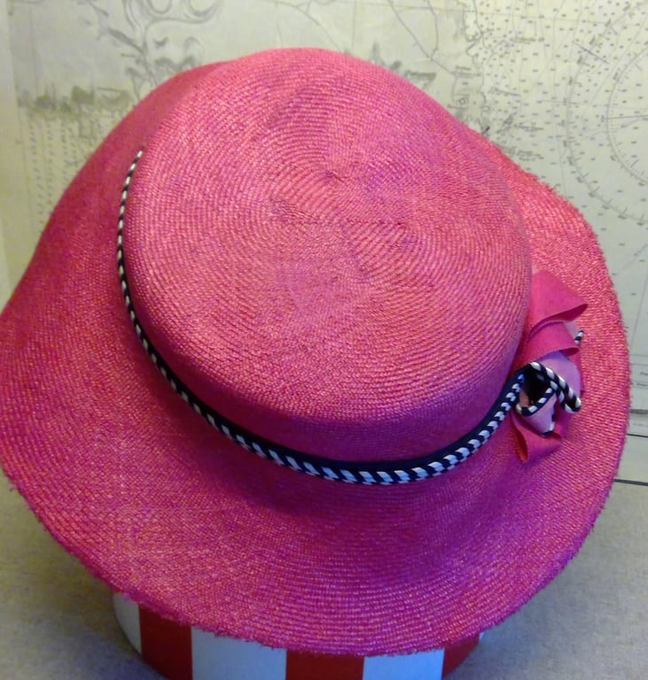 'New Look' style pink straw