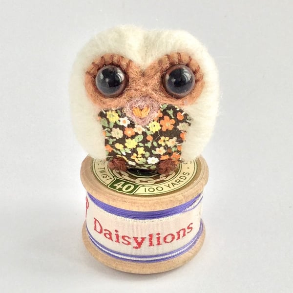 Owl brooch "Alice"