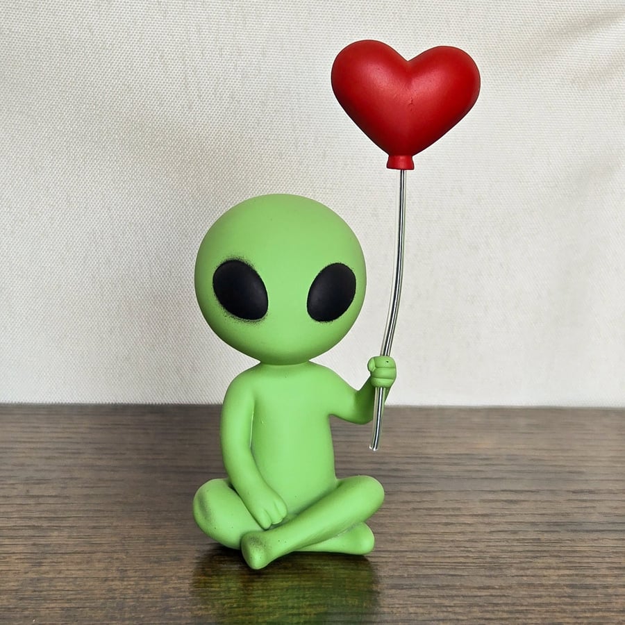 Alien Holding Heart Balloon Figurine - Cute Resin Sculpture - 3D Printed Decor 