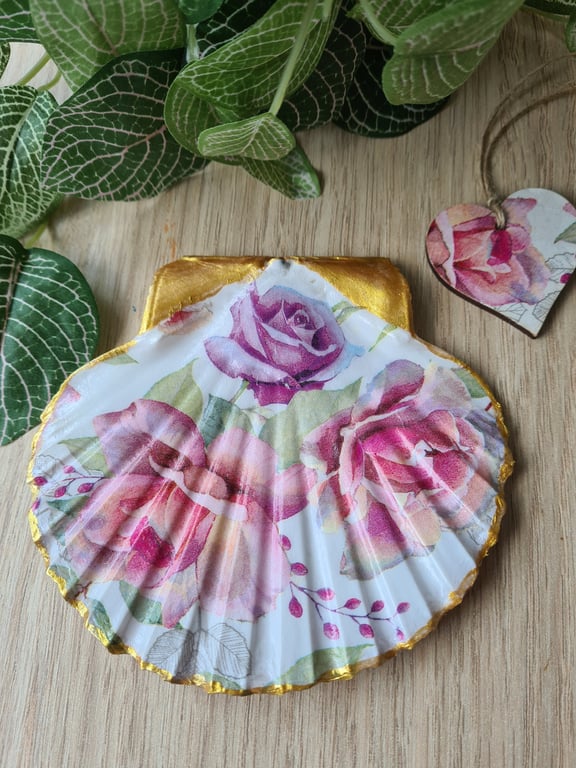 Scallop shell roses trinket dish with gift tag home decor