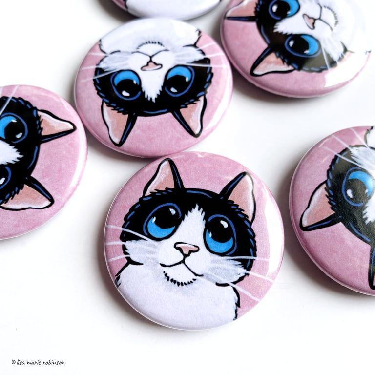 Black and White Cat - 38mm Round Fridge Magnet