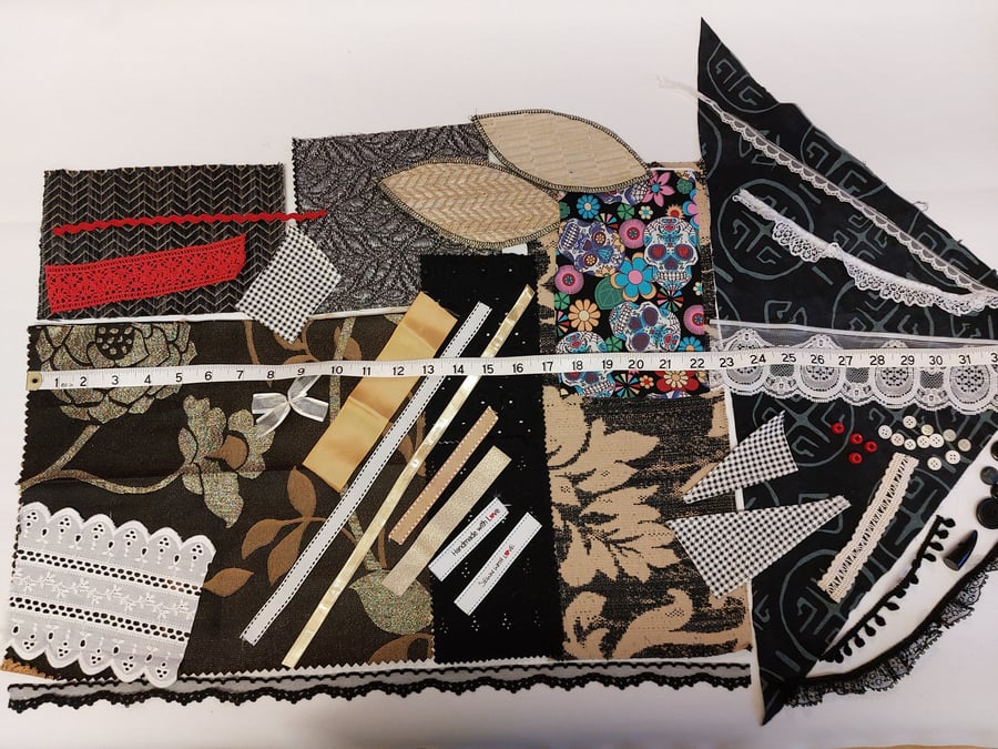 Black and gold slow sewing kit