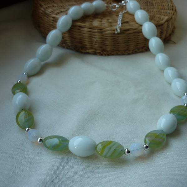 LEMON, LIME AND WHITE NECKLACE.  846