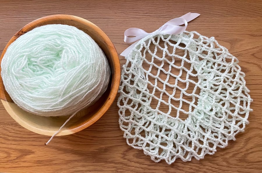 Palest green 1940s style snood hairnet. 3 Sizes available