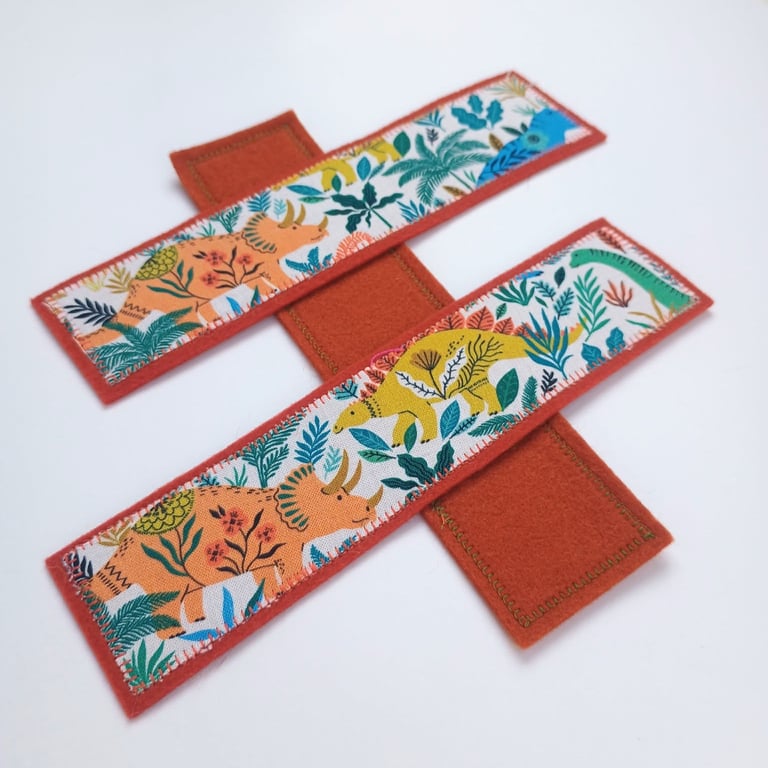 Dinosaur themed Bookmark for child - dinos and flowers, fabric and felt