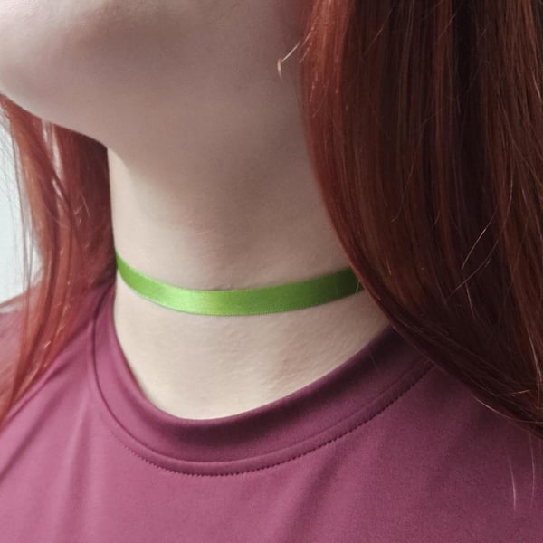 Women's Summer Green Satin Ribbon Choker Necklace with Adjustable Fastenings