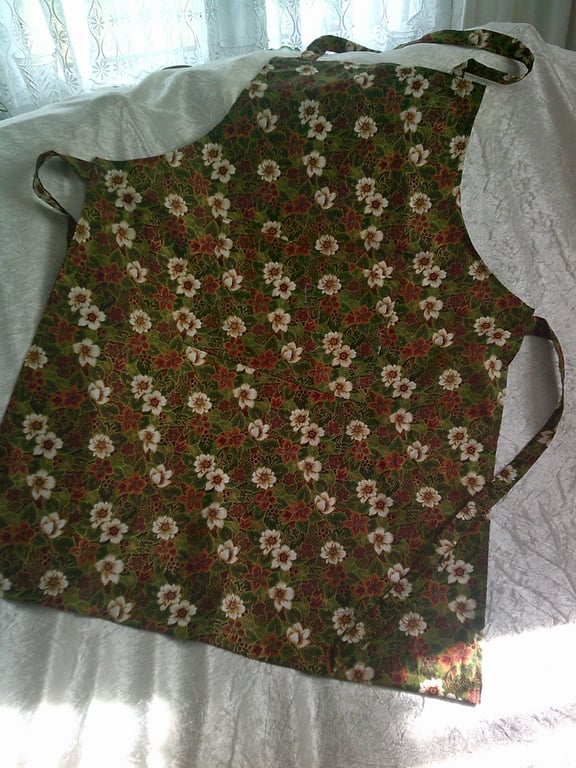 Adult Christmas Apron with Helebores