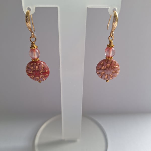 Where elegance meets sunshine: Pink and Gold