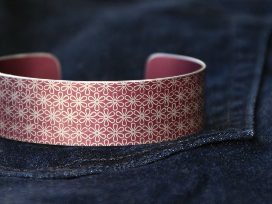 Geometric flower print cuff bracelet raspberry