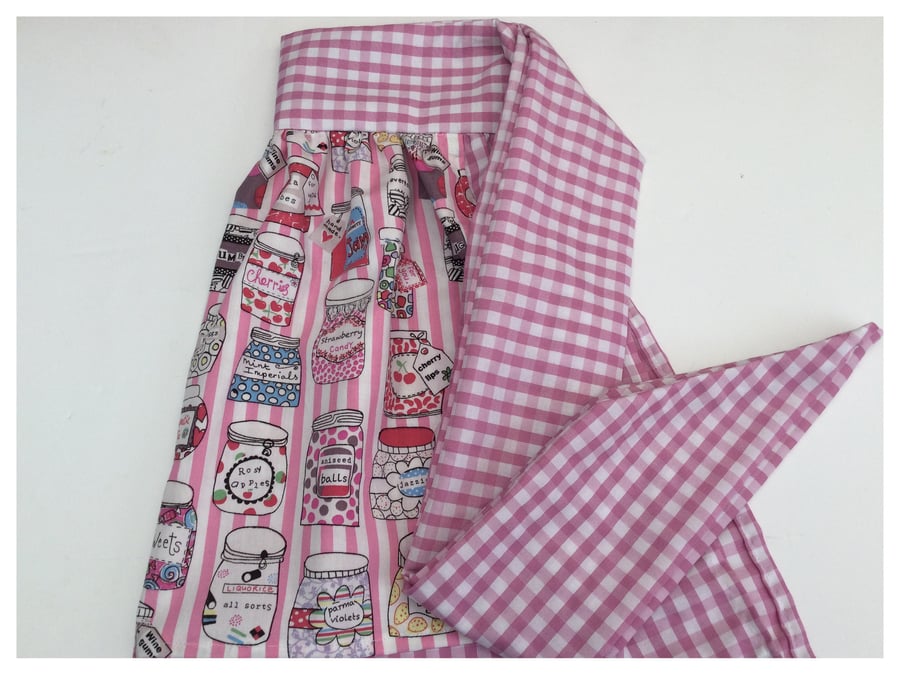 Retro half apron in pink sweet jar print