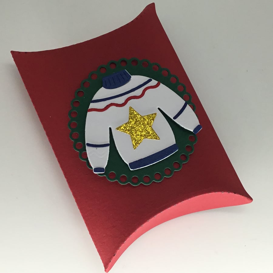 Small pillow Christmas gift box - white star jumper