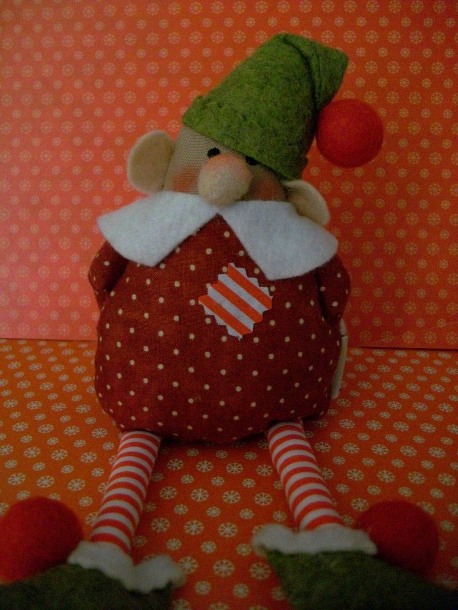 SHELF SITTER SANTAS LITTLE CHRISTMAS HELPER (1)