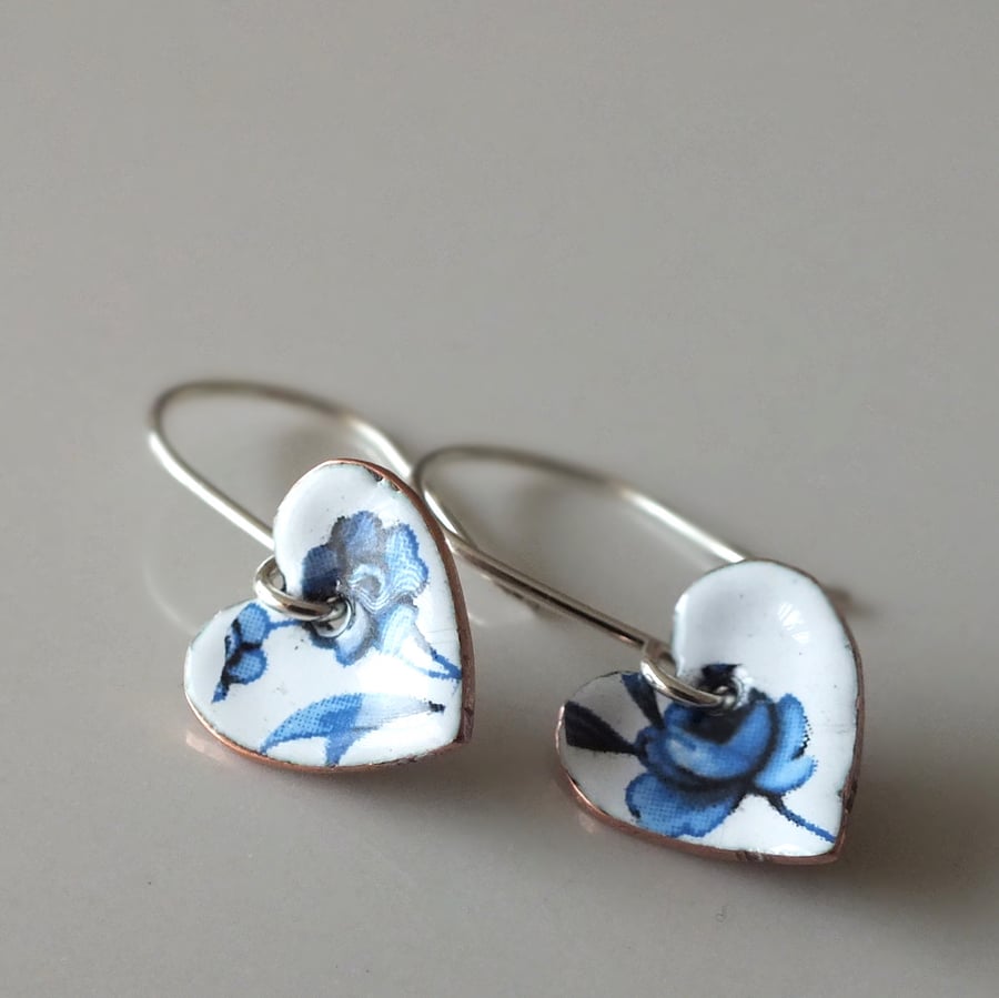 Blue and white enamelled hearts