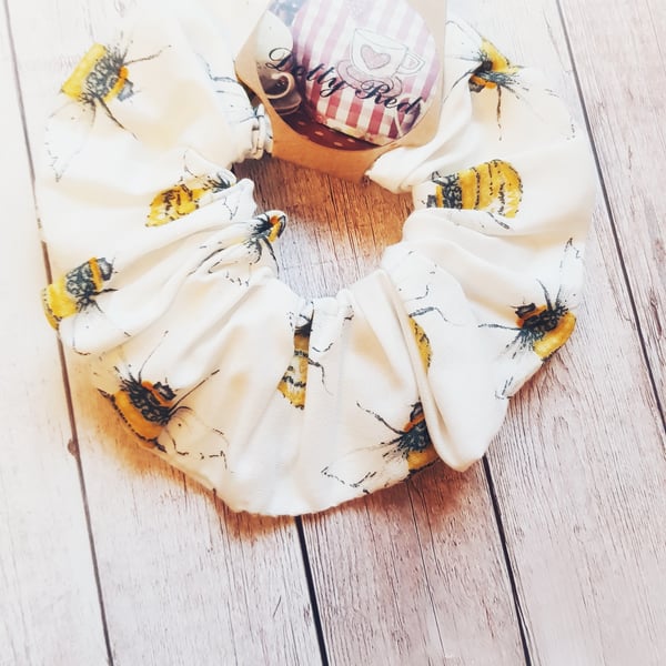 Bee scrunchie