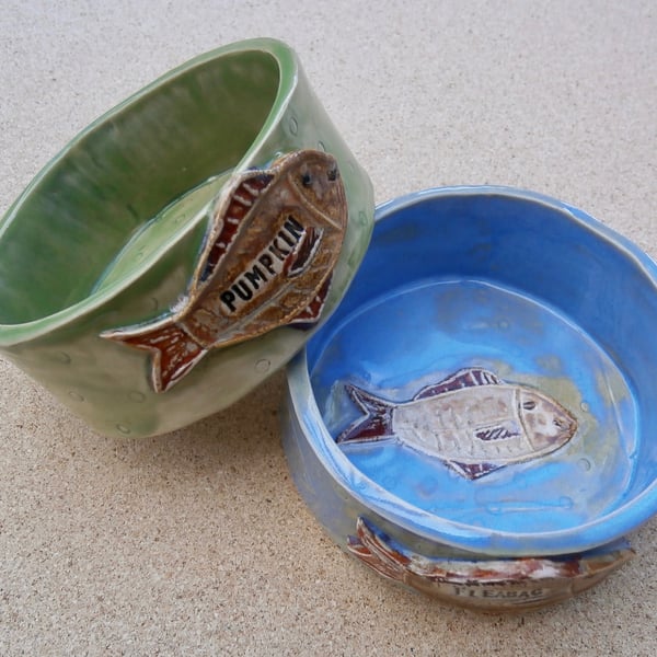 Cat bowl personalised with fish, Ceramic dog dish with bone, made2order 4t