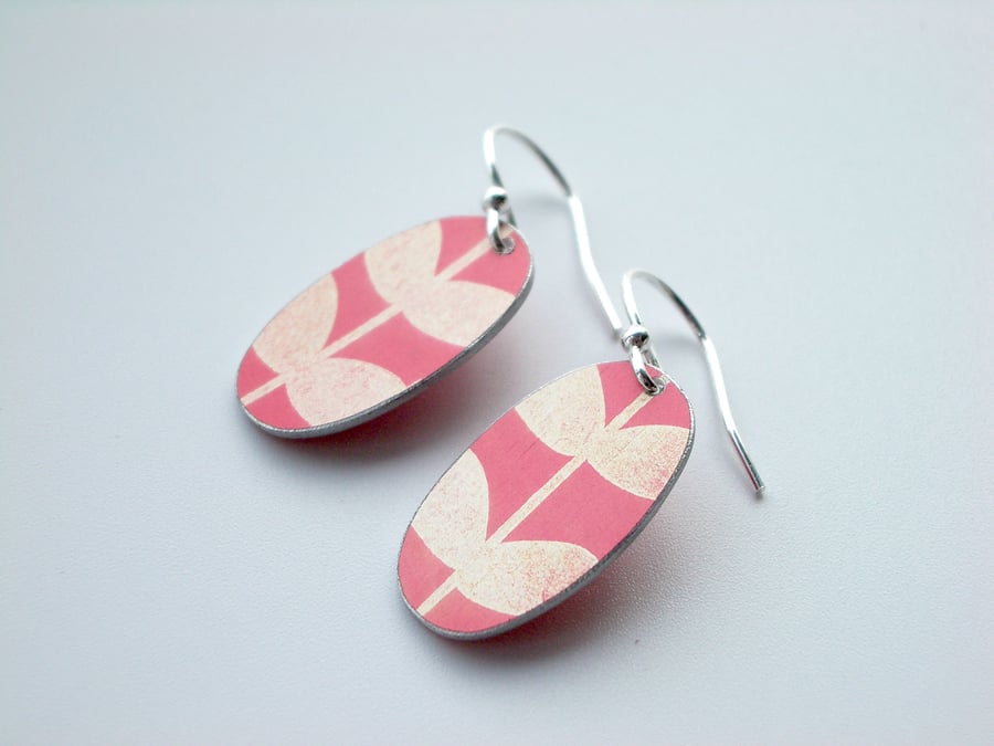 Leaf  oval earrings in pink