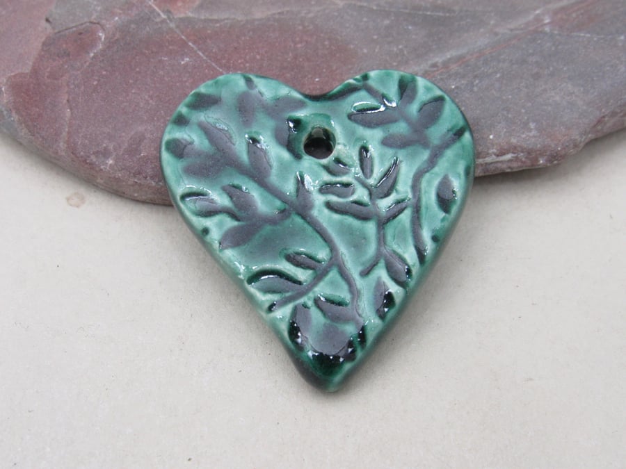 Medium Emerald Green Leaf Texture Heart Shaped Ceramic Pendant
