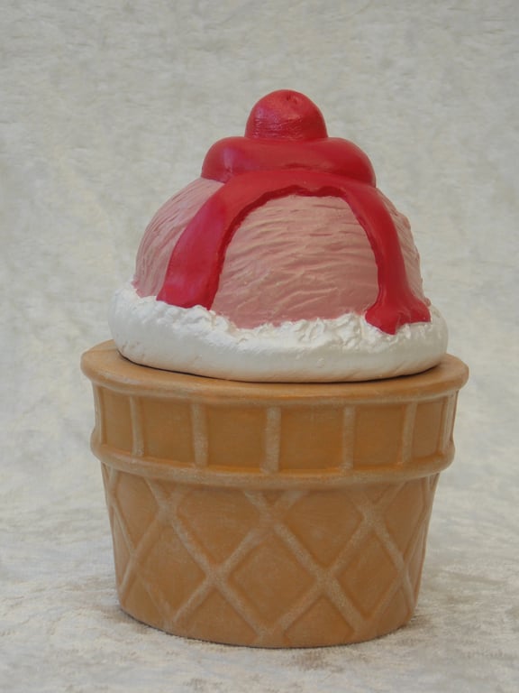 Small ceramic Strawberry Ice Cream Summer Food Beach Jewellery Trinket Box.