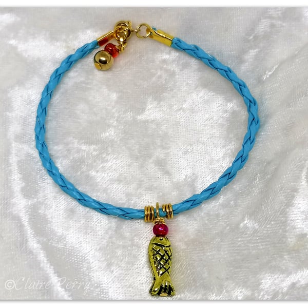 Bracelet Turquoise Faux Leather with gold plated Fish charm bead.