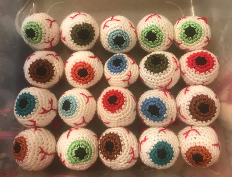 Crocheted eyeballs x25