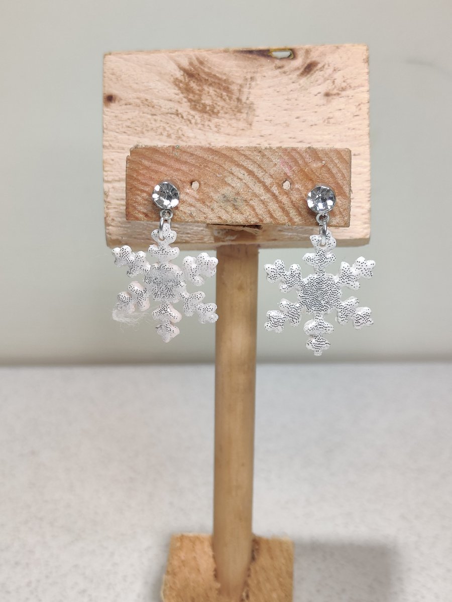 Christmas snowflake dangles white and silver 