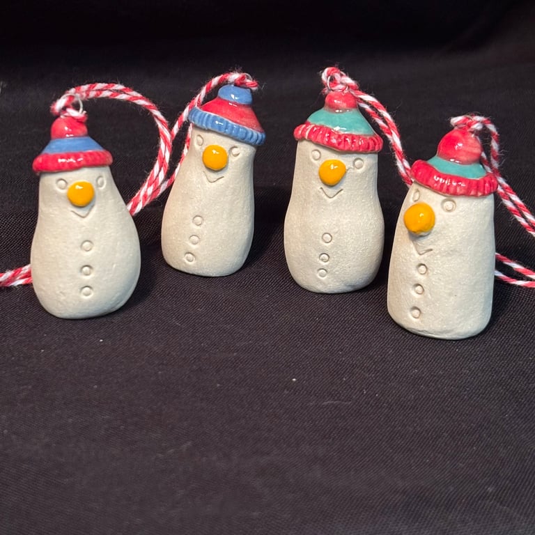 Snowman cracker charms