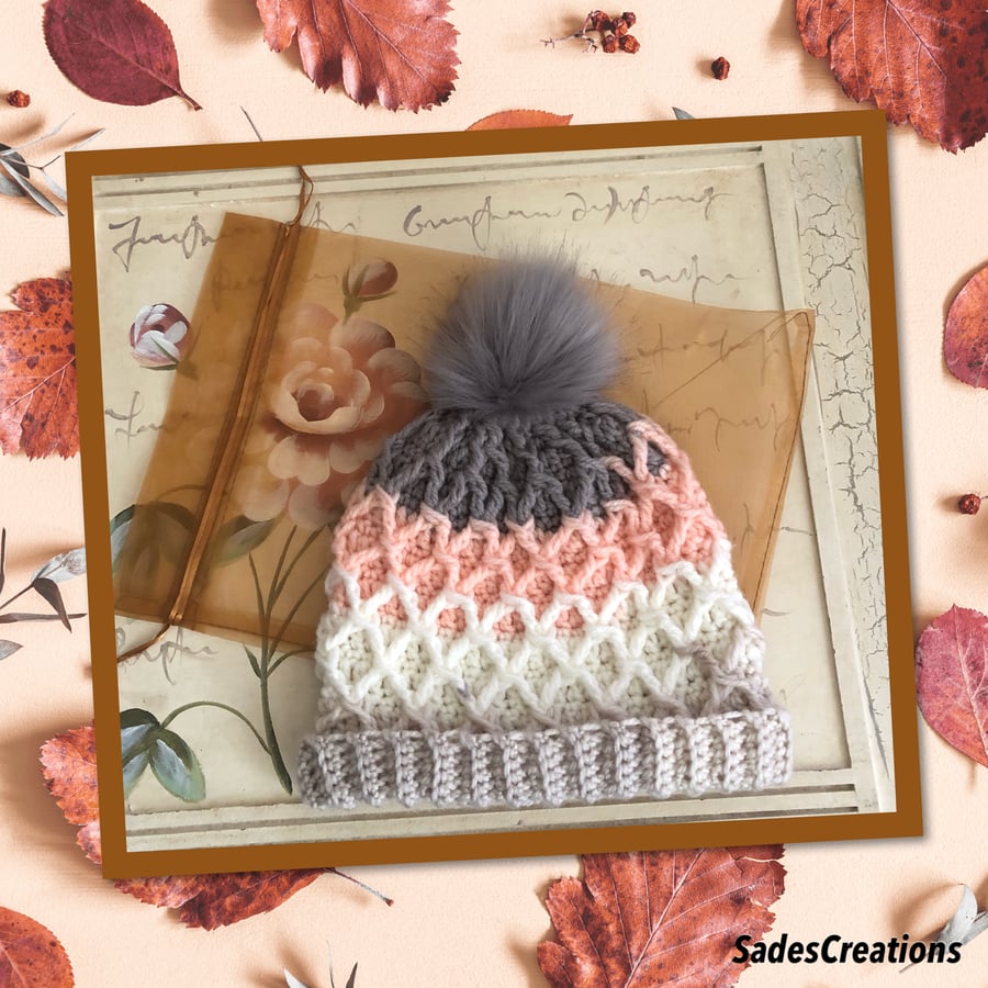 Stylish Beanie hat with faux fur Pom in Ombré.