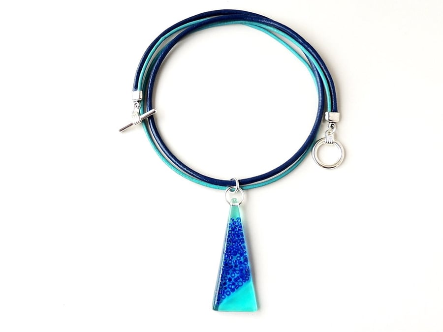 Blue Necklace (070)