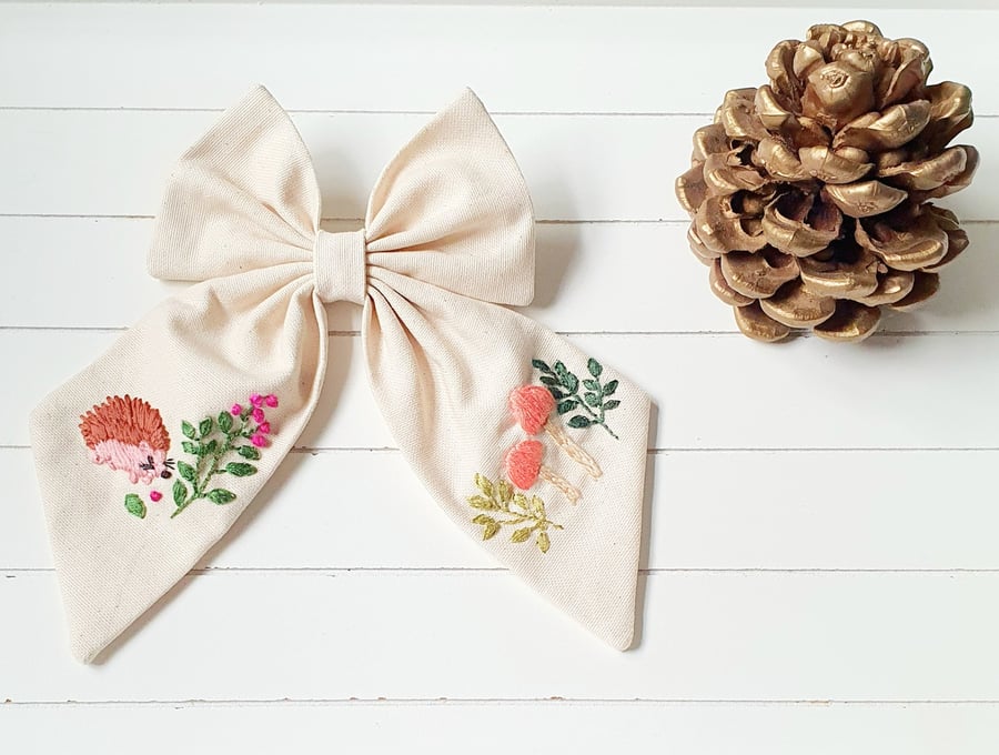 Hand Embroidered Hair Bow, Autumn Decor.  Natural Cotton