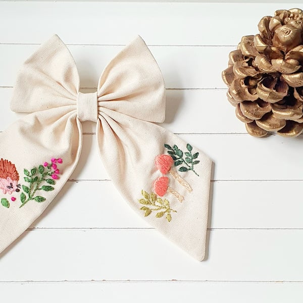 Hand Embroidered Hair Bow, Autumn Decor.  Natural Cotton