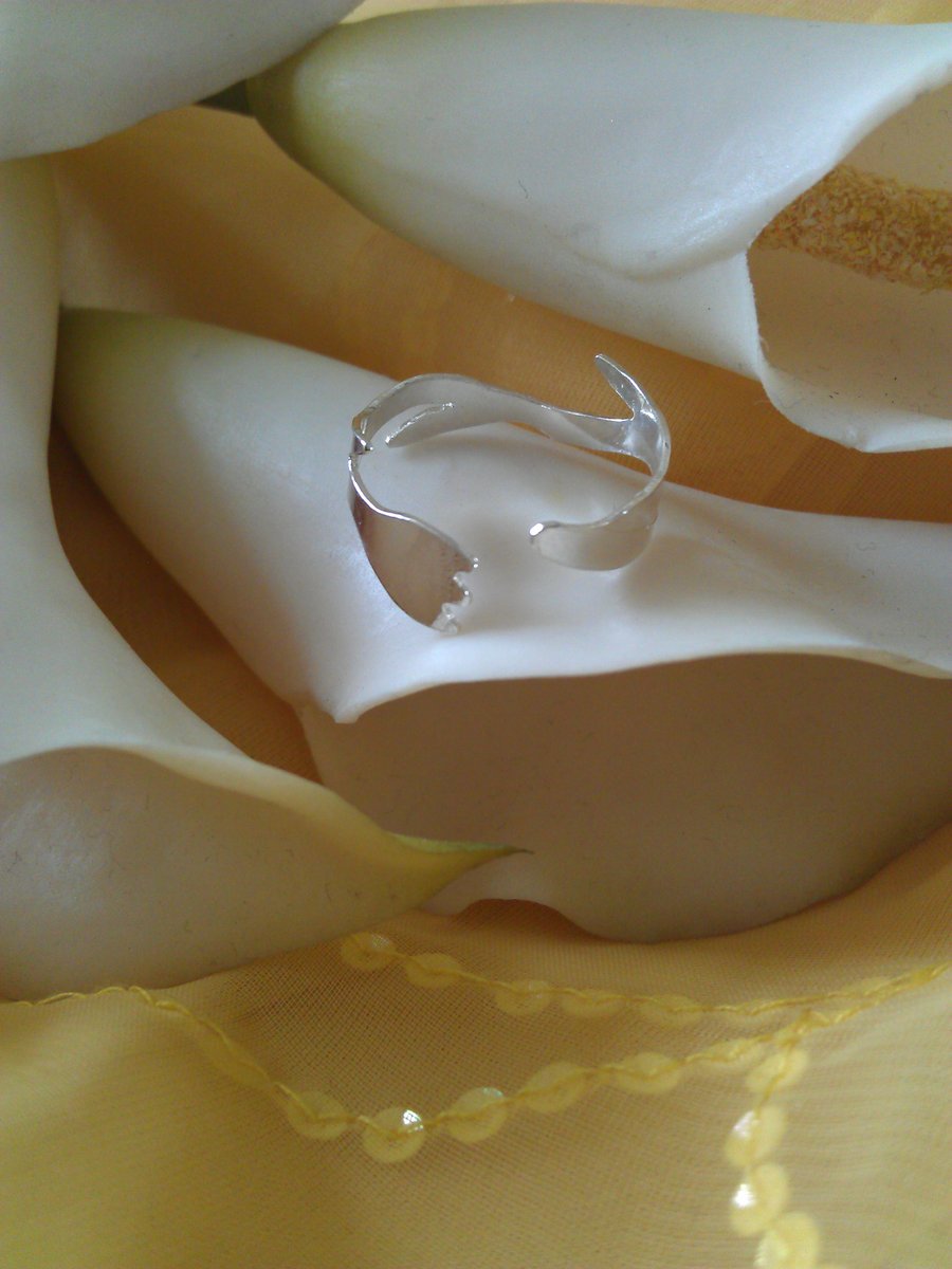 Tulip ring