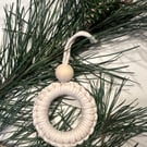 Macrame ring decoration in white 