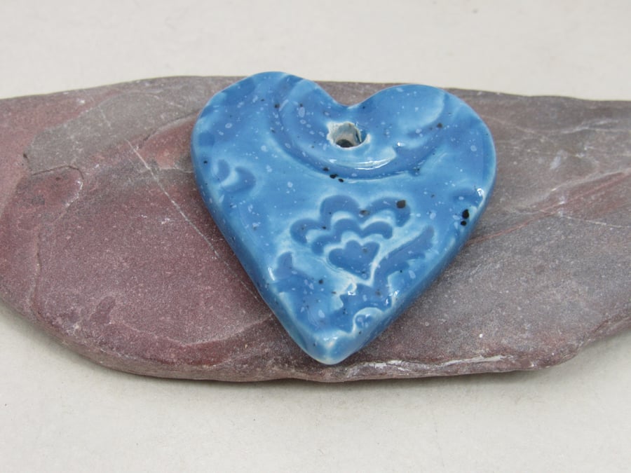 Medium Cornflower Blue Brocade Texture Heart Shaped Ceramic Pendant