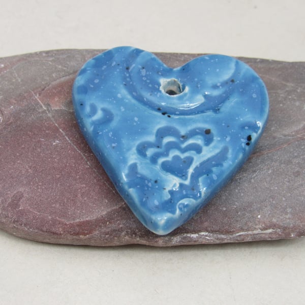 Medium Cornflower Blue Brocade Texture Heart Shaped Ceramic Pendant