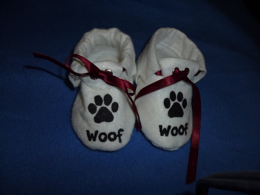 hand made woof motif baby shoes - white - 3-6 months